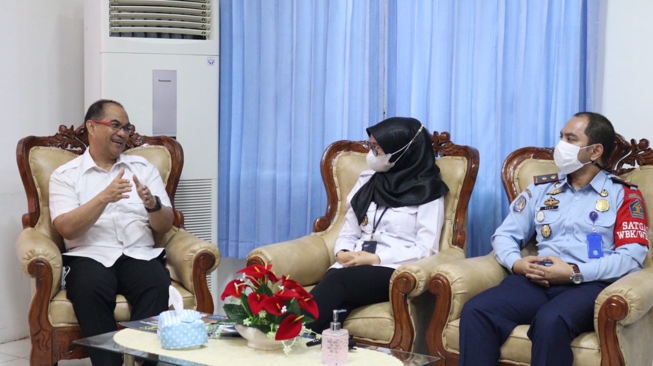 Terus Bekerja Sesuai SOP, Kakanwil Kemenkumham Kalteng Beserta Jajaran Berikan Penguatan Tusi Keimigrasian di Kanim Kelas II TPI Sampit