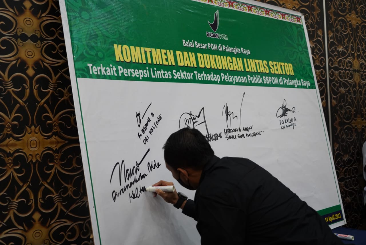 SAHLI Gubernur Kalteng Bidang Pemerintahan, Hukum dan Politik Buka FKP Terkait Persepsi Lintas Sektor terhadap Pelaksanaan Layanan Publik dan Pencanangan Zona Integritas Balai Besar POM Palangka Raya Menuju WBK/WBBM