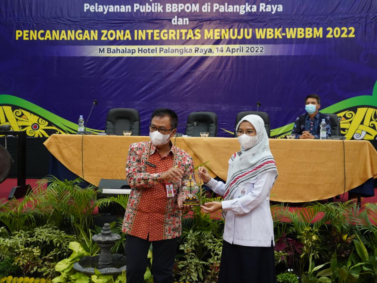 SAHLI Gubernur Kalteng Bidang Pemerintahan, Hukum dan Politik Buka FKP Terkait Persepsi Lintas Sektor terhadap Pelaksanaan Layanan Publik dan Pencanangan Zona Integritas Balai Besar POM Palangka Raya Menuju WBK/WBBM