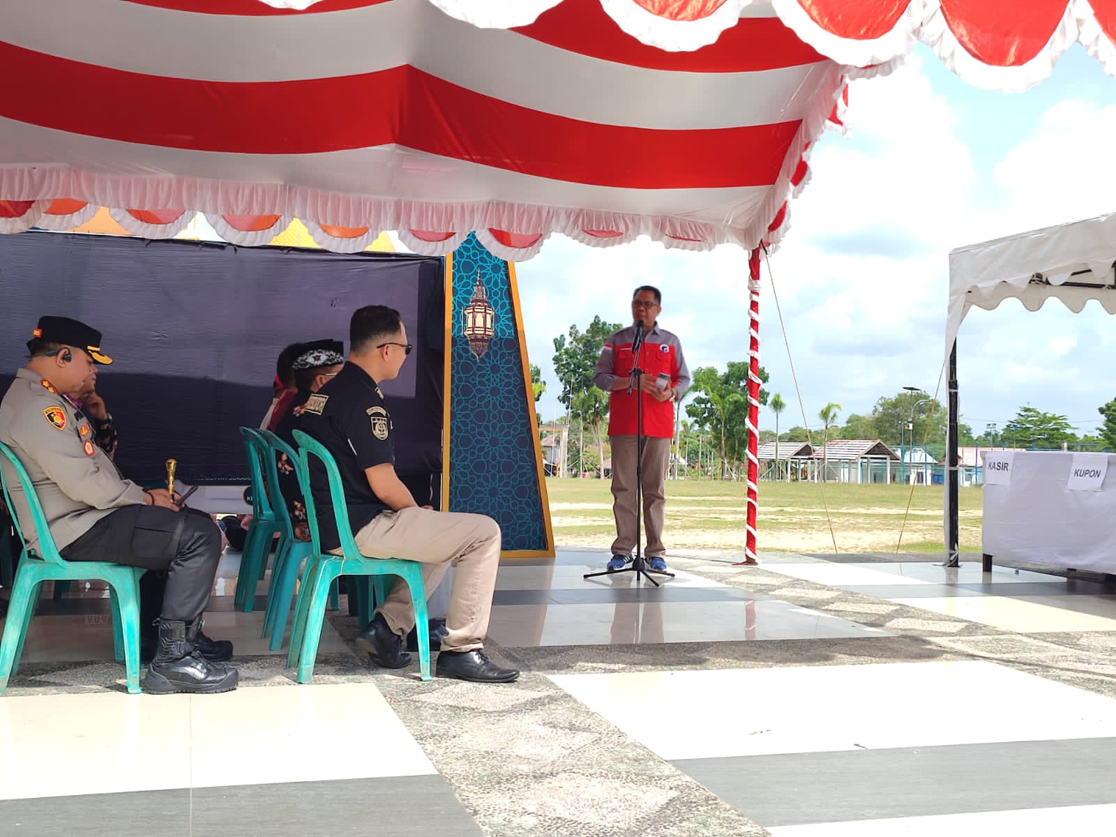 Buka Pasar Penyeimbang di Sukamara, Kepala Dislutkan Darliansjah : 2.700 Paket Sembako di Distribusikan Untuk Masyarakat
