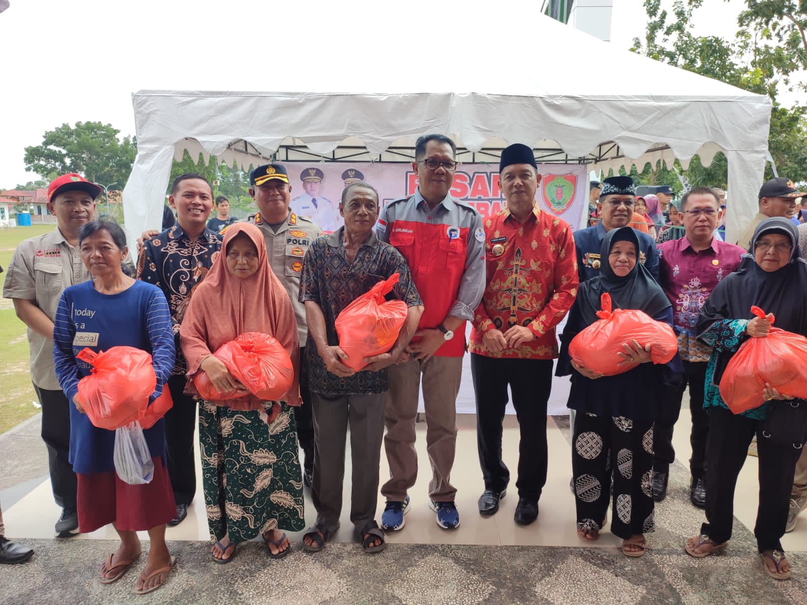 Buka Pasar Penyeimbang di Sukamara, Kepala Dislutkan Darliansjah : 2.700 Paket Sembako di Distribusikan Untuk Masyarakat