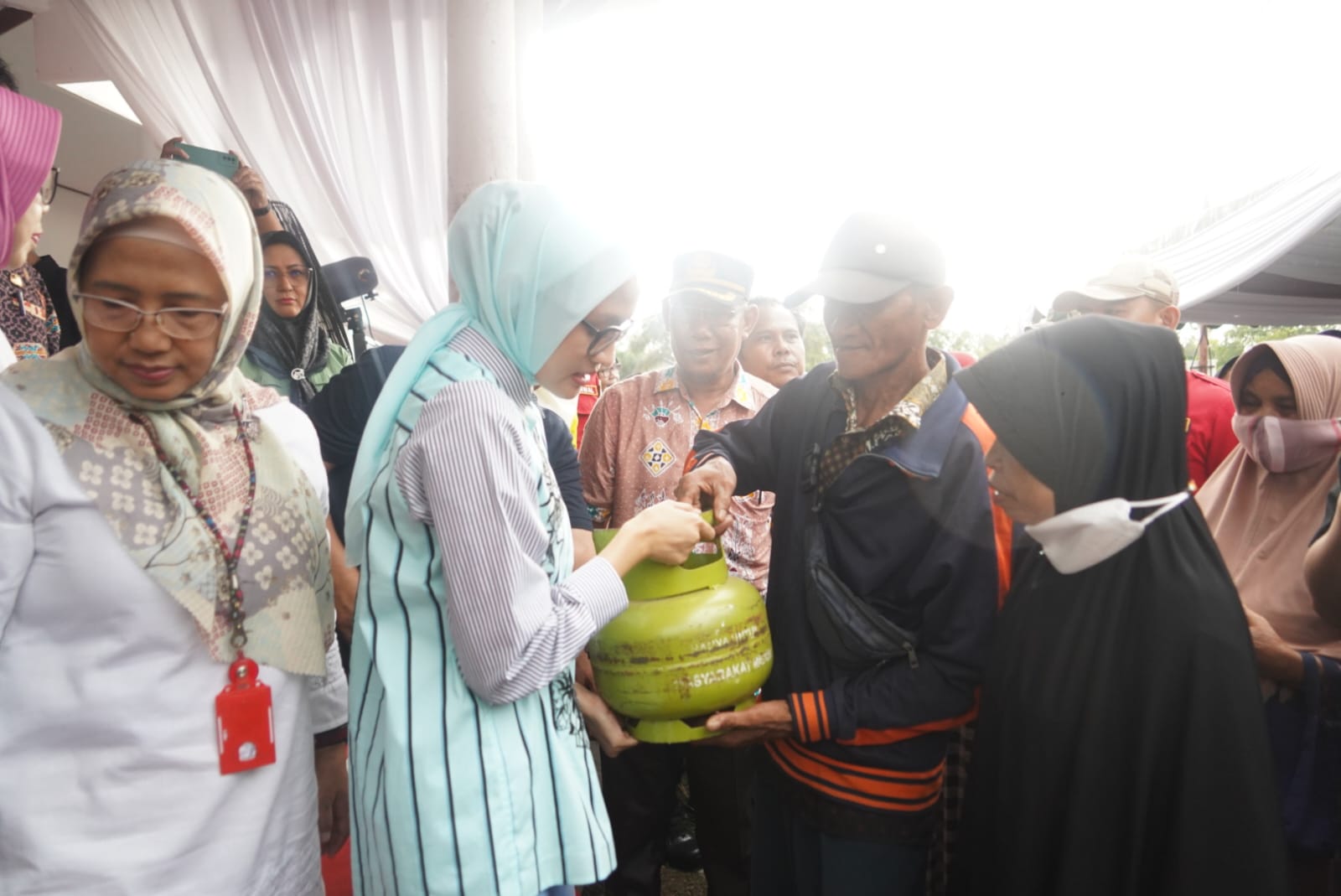 Gubernur Sugianto  Sabran Gratiskan Pasar Penyeimbang di Hanau Seruyan