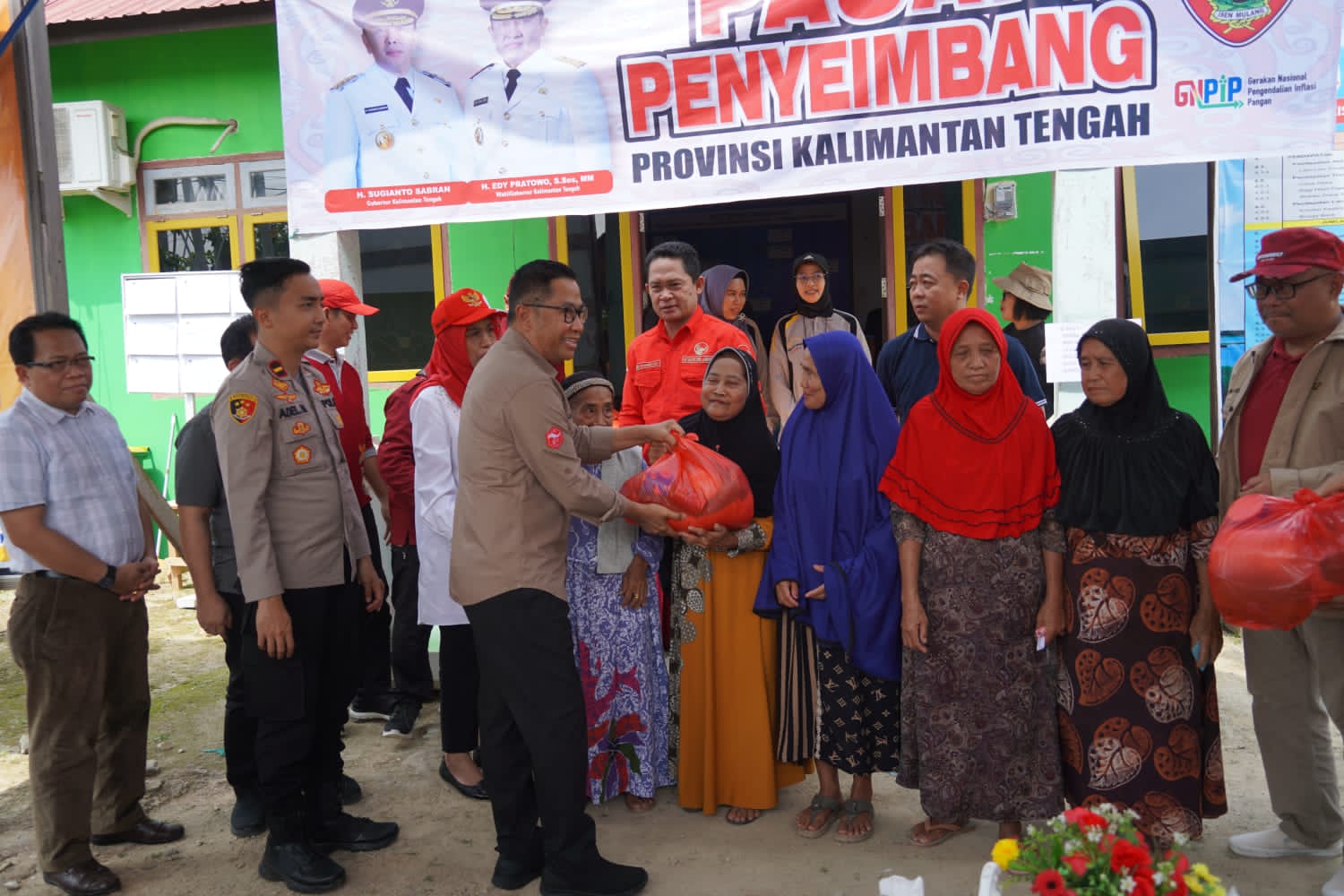 Buka Pasar Penyeimbang di Lamandau, Asisten Ekbang Leonard S. Ampung Harapkan Dapat Ringankan Beban Masyarakat Jelang Idulfitri