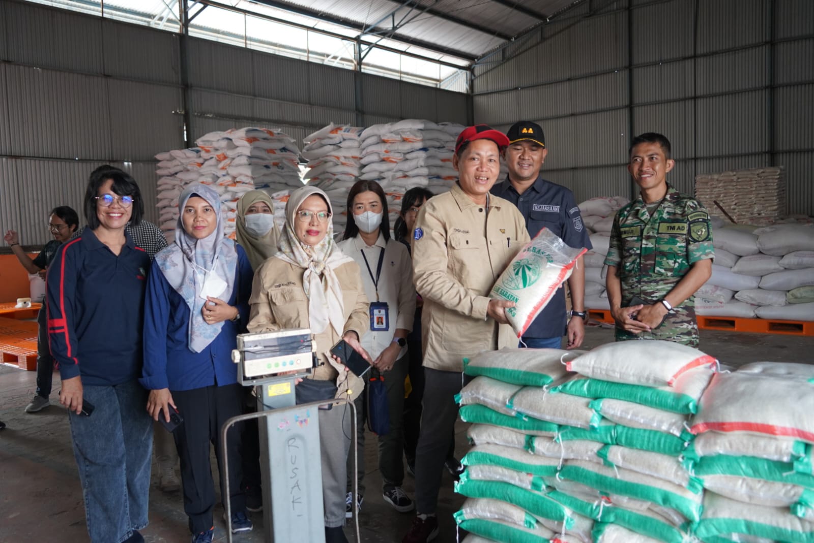 Jelang Hari Raya Idulfitri 1444 H, TPID Prov. Kalteng Bersama Satgas Pangan Pantau Stok Pasokan dan Harga Pangan di Sampit