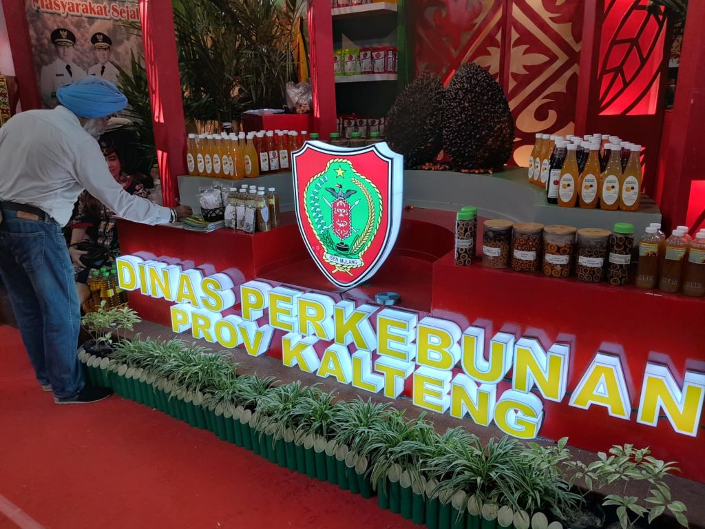 Tawarkan Berbagai Produk Komoditas Perkebunan, Pengunjung Kalteng Expo 2024 Padati Stand Disbun Prov. Kalteng