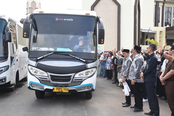 Bupati Pulang Pisau Berangkatkan 46 Jamaah Calon Haji