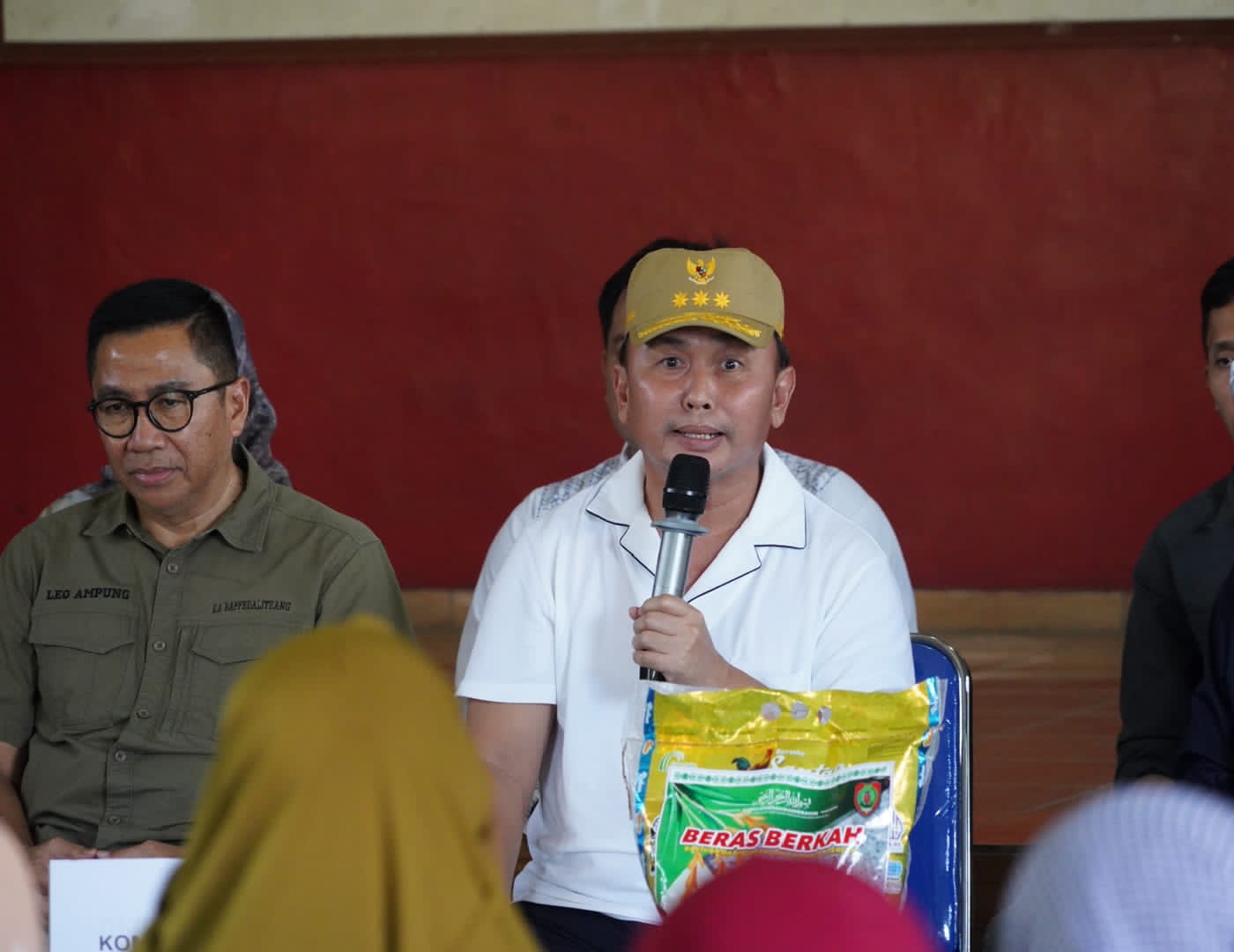 Gelar Pasar Murah, Gubernur Kalteng  Sugianto Sabran Gratiskan 9500 Paket Sembako untuk Lima Desa di Kobar