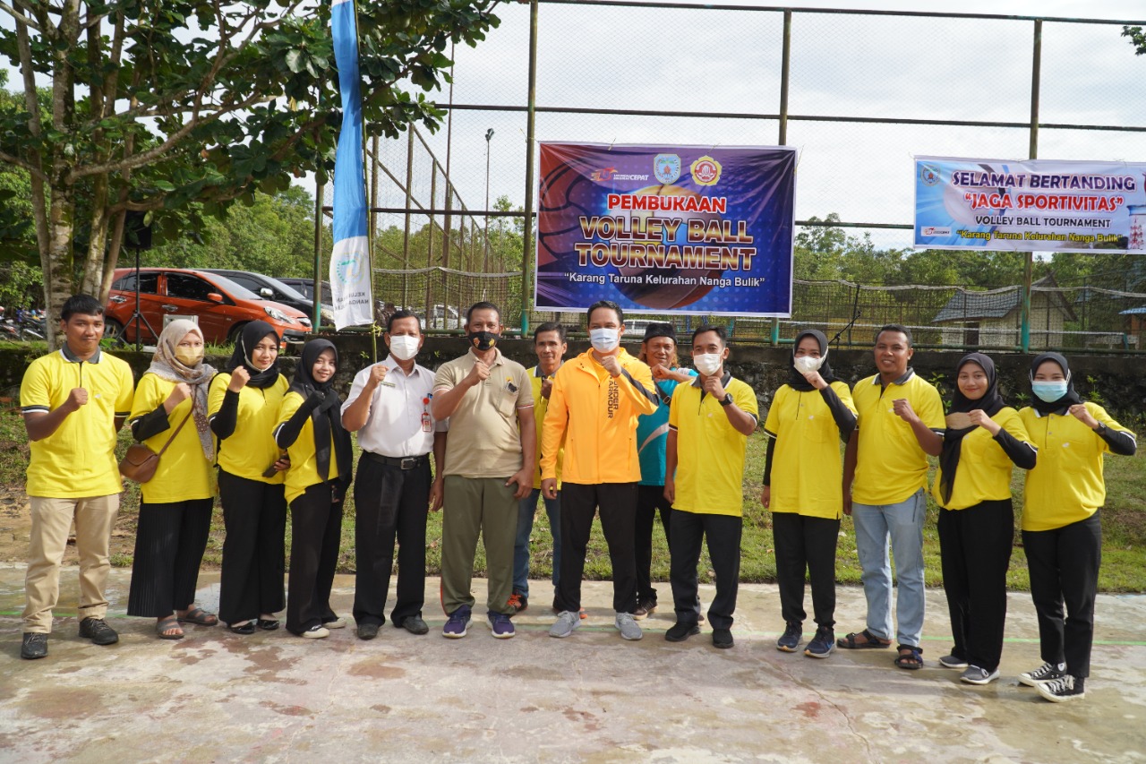 Bupati Lamandau Buka Secara Resmi Pertandingan Bola Volly Turnamen Karang Taruna Kelurahan Nanga Bulik