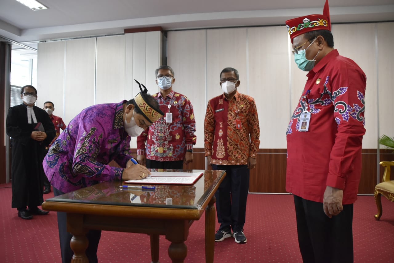 Sekda Nuryakin Lantik Pustakawan Ahli Utama Pada Pemprov. Kalteng