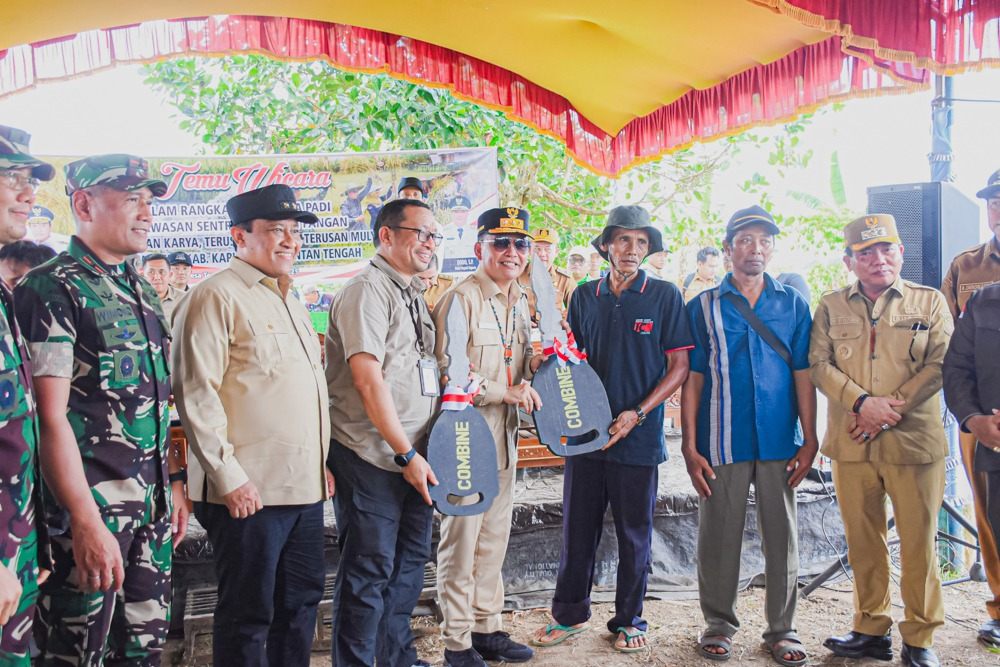 Panen Raya di Kapuas, Gubernur Agustiar Sabran Tegaskan Komitmen Bangun Infrastruktur Pertanian