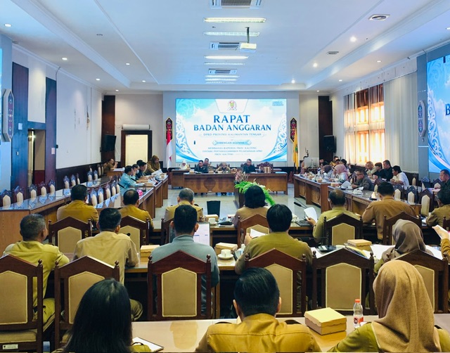 Pj. Sekda Kalteng Hadiri Pembahasan Pertanggungjawaban APBD 2025, Pemprov Tegaskan Komitmen Perkuat Kemandirian Fiskal Daerah