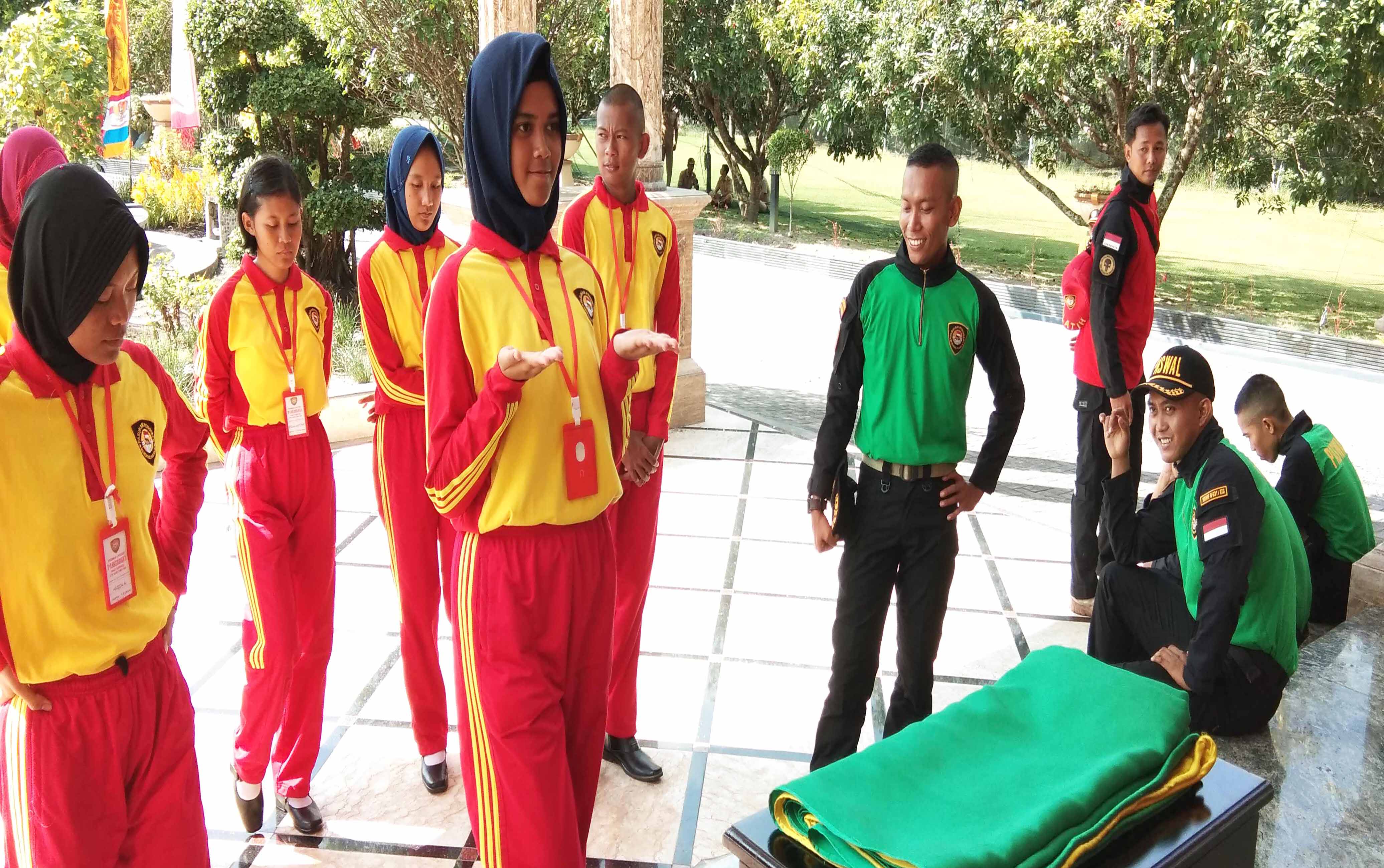 Paskibra Kobar Latihan Pengambilan Bendera Merah Putih