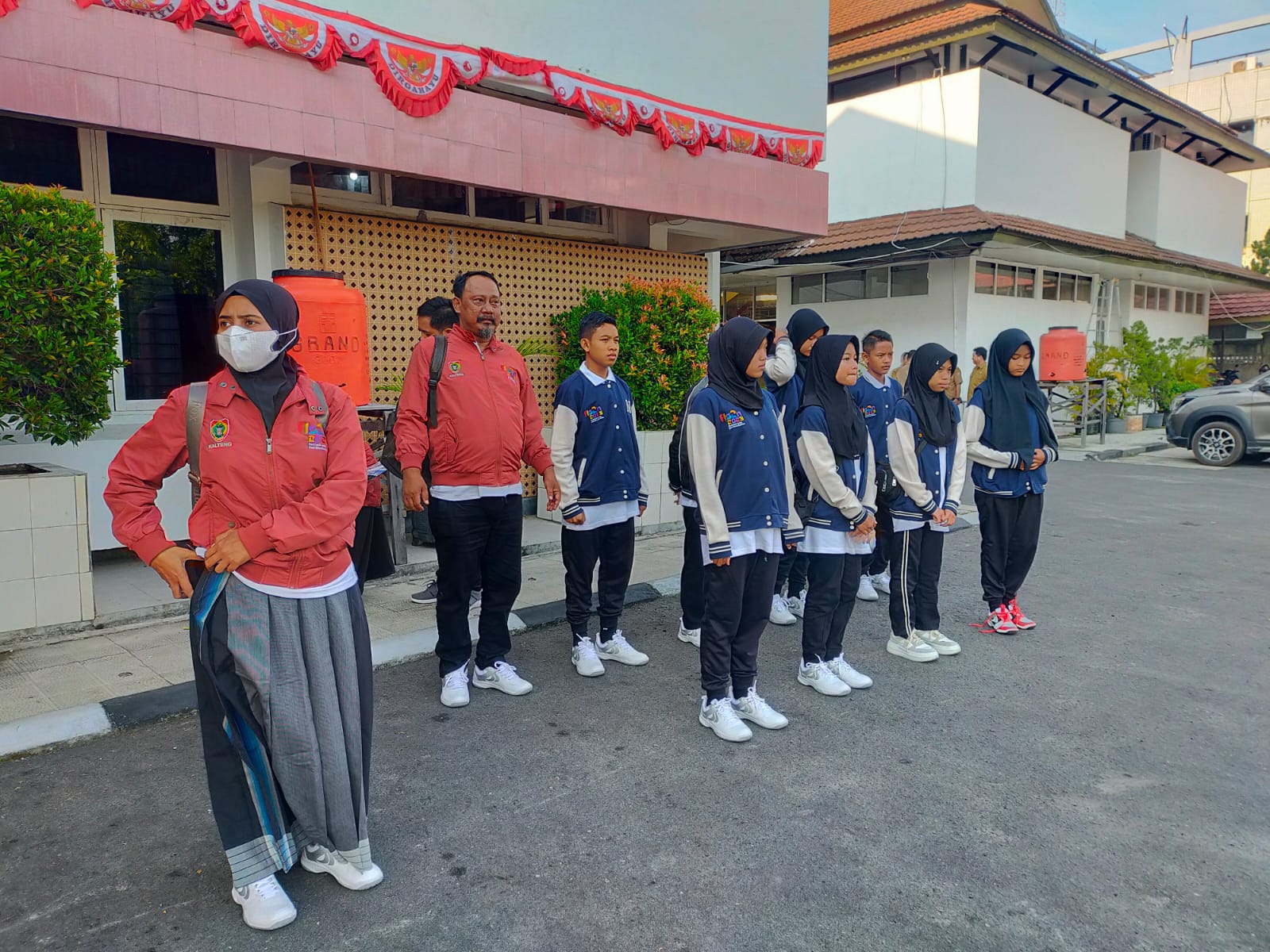 Plt. Kadisdik Lepas Kontingen FLS2N SD, SMP dan PDBK Tingkat Nasional