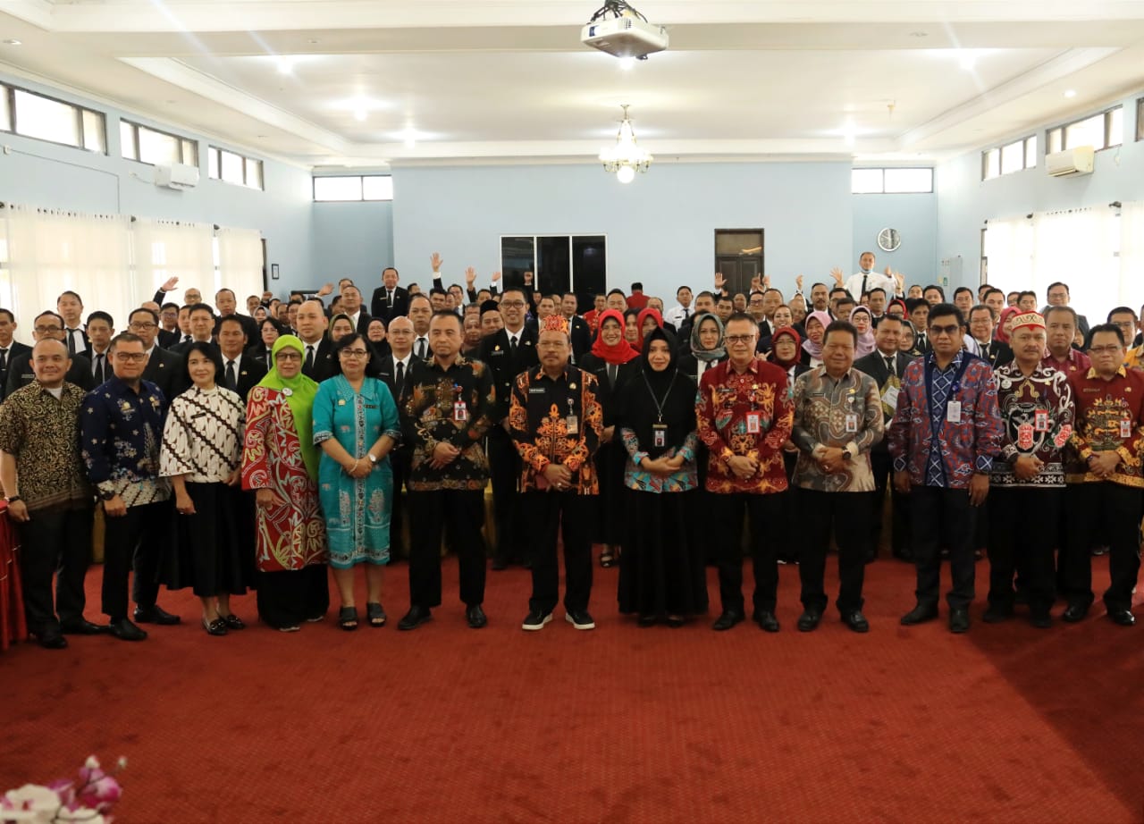 Sekda Nuryakin Tutup Pelatihan Kepemimpinan Administrator Gelombang I Angkatan I, II, dan III Pemprov Kalteng Tahun 2023