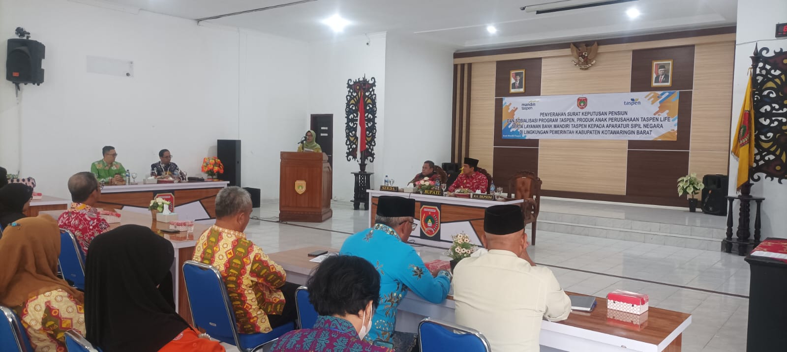 Pemkab Kobar Berikan Penghargaan dan Apresiasi bagi ASN yang Purna Tugas