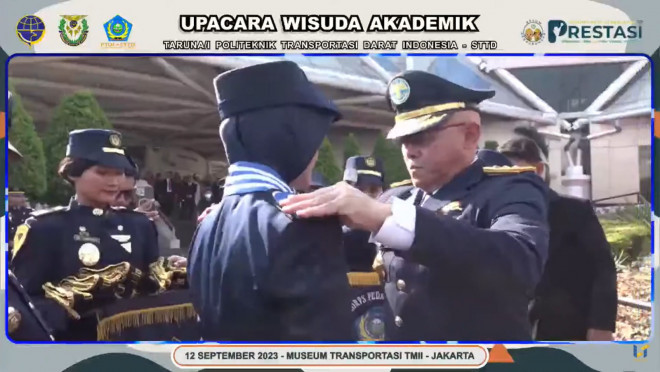 Lima Taruna/Taruni PTDI-STTD asal Kobar Diwisuda dan Dilantik