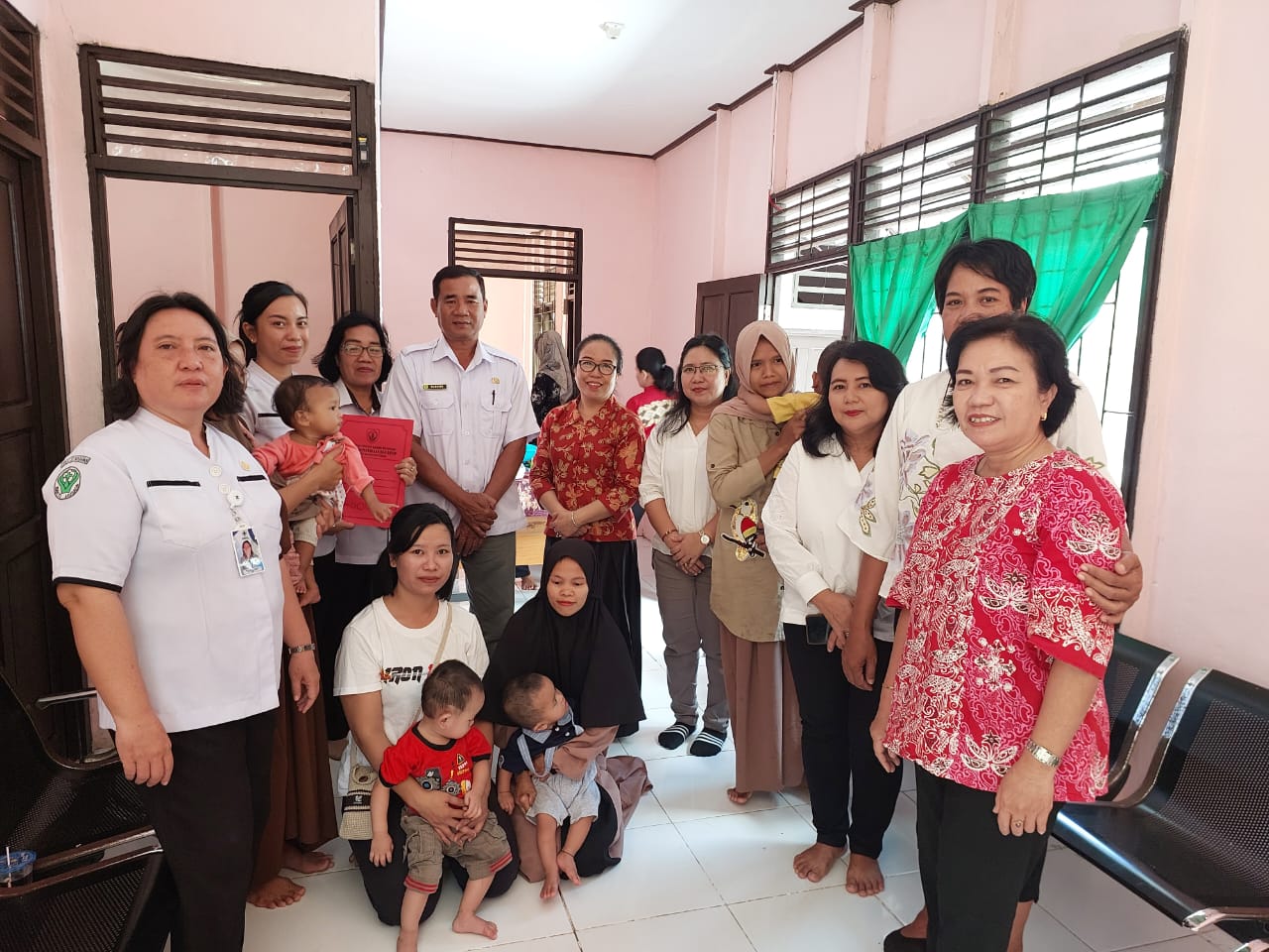 DWP Dispursip Kalteng Tinjau Posyandu Cendrawasih Desa Anjir dan Cek Tumbuh Kembang Anak Asuh