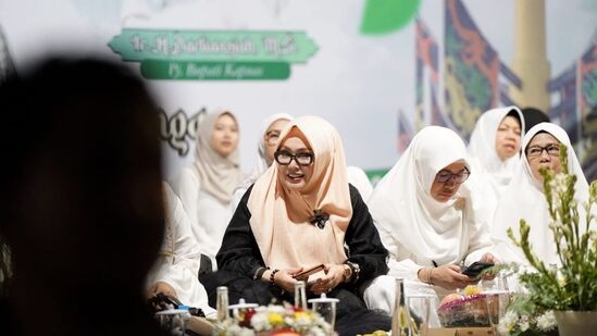 Kadisbudpar Kalteng Lantunkan Sholawat Bersama Ribuan Masyarakat Kapuas