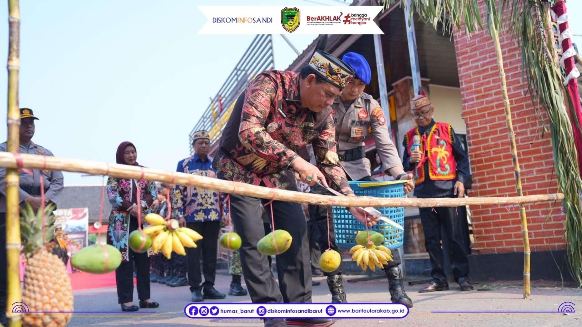 Pemkab Barito Utara Sambut Hangat Kapolres Baru AKBP Irnanda Oktora dengan Tradisi Adat
