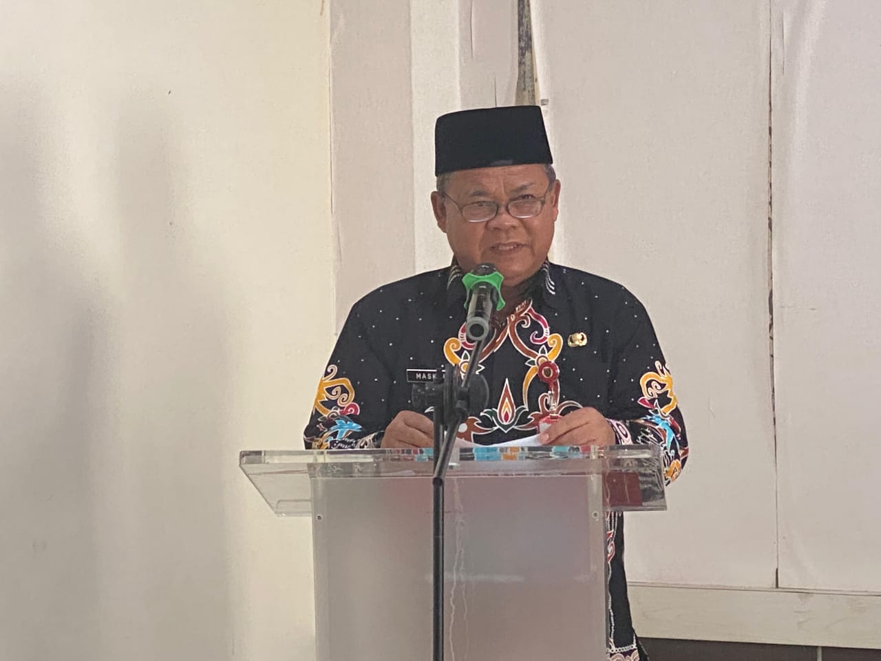 Plh Asisten Pemkesra Maskur Lepas Keberangkatan Kontingen Porsadinas ke Lampung