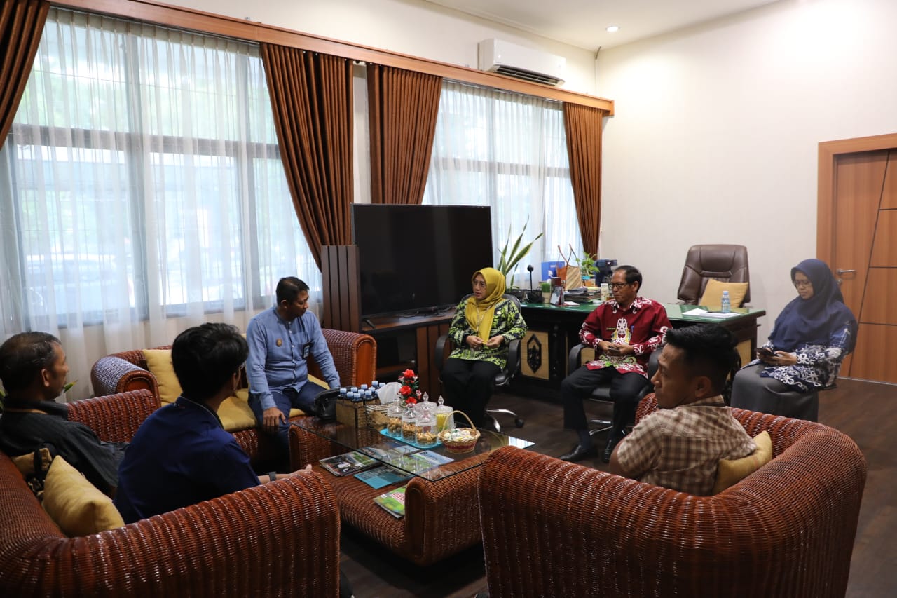 Kadis TPHP Terima Kajian Fiskal Regional Kalteng Triwulan II 2024 dari DjPb Prov. Kalteng