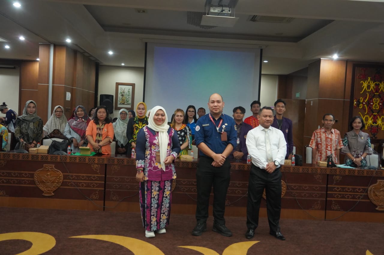 Mewakili Plt Sekda Prov. Kalteng, Sekdis Kesehatan Buka Sosialisasi dan Edukasi HIV-AIDS Bagi Tokoh Agama, Tokoh Masyarakat dan ASN