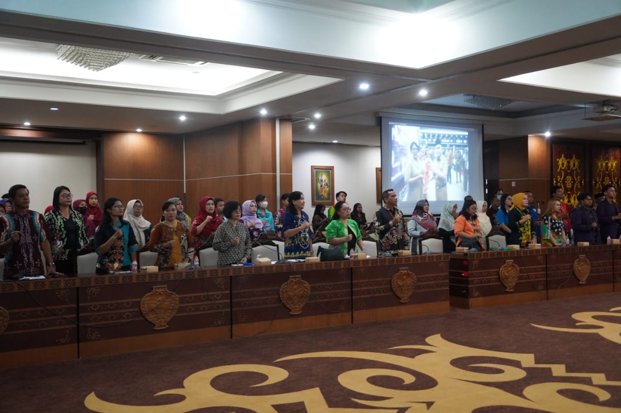 Mewakili Plt Sekda Prov. Kalteng, Sekdis Kesehatan Buka Sosialisasi dan Edukasi HIV-AIDS Bagi Tokoh Agama, Tokoh Masyarakat dan ASN