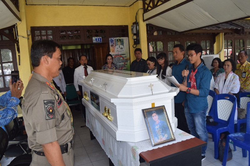 Bupati Kapuas Lepas Keberangkatan Jenazah Susi 