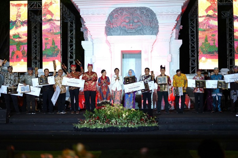 Kalimantan Tengah Raih Penghargaan Juara III sebagai Provinsi Terbaik dalam Implementasi Strategi Kebijakan Daerah 2024