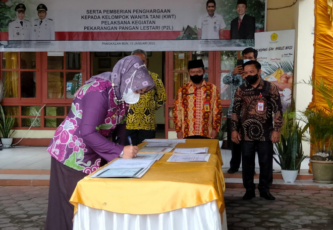 Bupati Hj Nurhidayah Dukung Komitmen Seluruh Jajaran DKP Kobar Wujudkan WBK dan WBBM