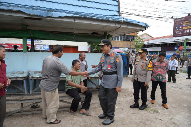 Pj Bupati Kobar bersama Wakapolda Kalteng Monitoring ke Sejumlah TPS