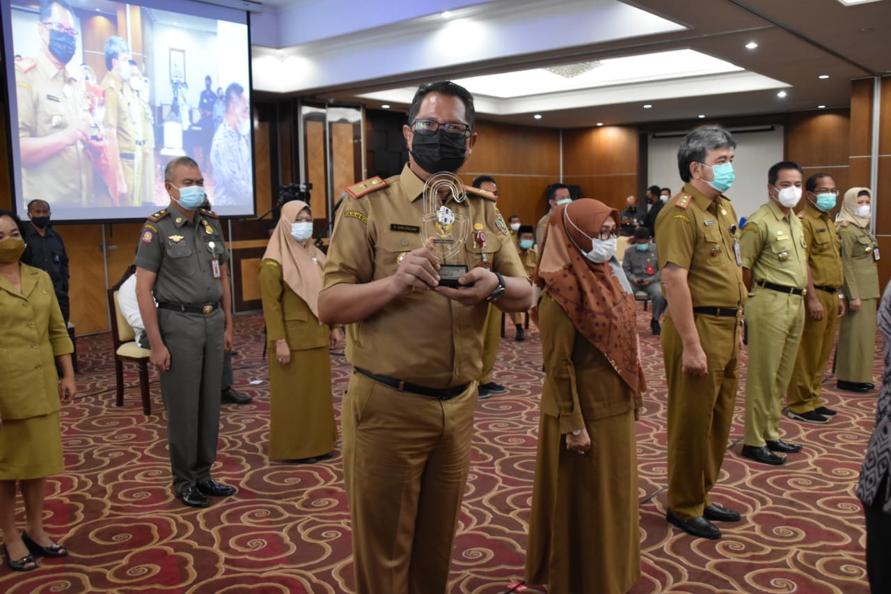 Dislutkan Raih Anugerah Peringkat Pertama Kategori Informatif 