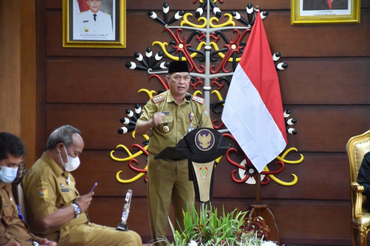 Sekda Fahrizal Fitri Hadiri Sekaligus Berikan Sambutan Pada Acara Anugerah Keterbukaan Informasi Badan Publik di Provinsi Kalteng Tahun 2020