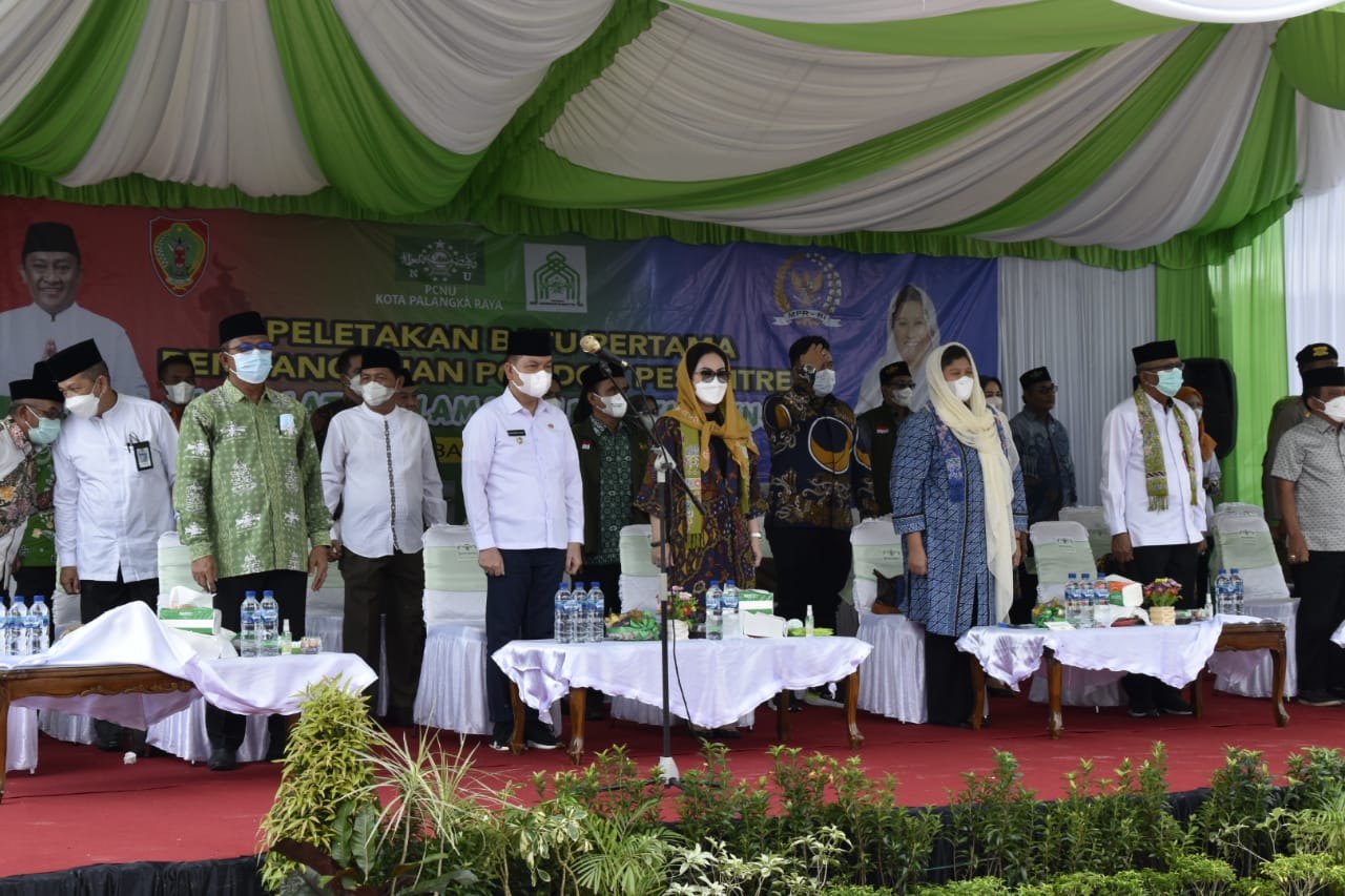Wakil Ketua MPR RI Letakkan Batu Pertama Pembangunan Pondok Pesantren NU Kalteng di Desa Humbang Raya