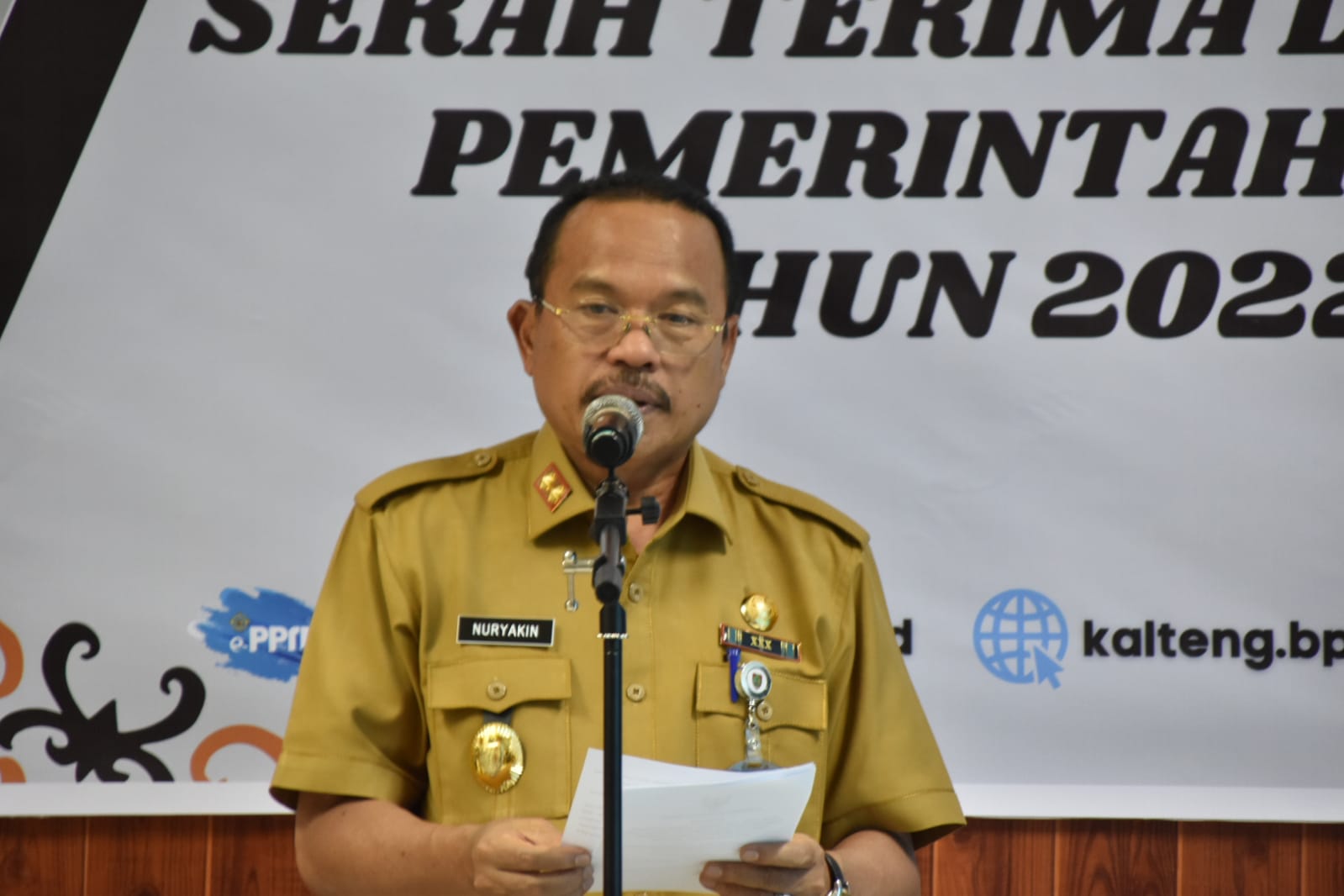 Sekda Nuryakin Serahkan Laporan Keuangan Unaudited Pemprov Kalteng TA 2022 Kepada BPK RI 