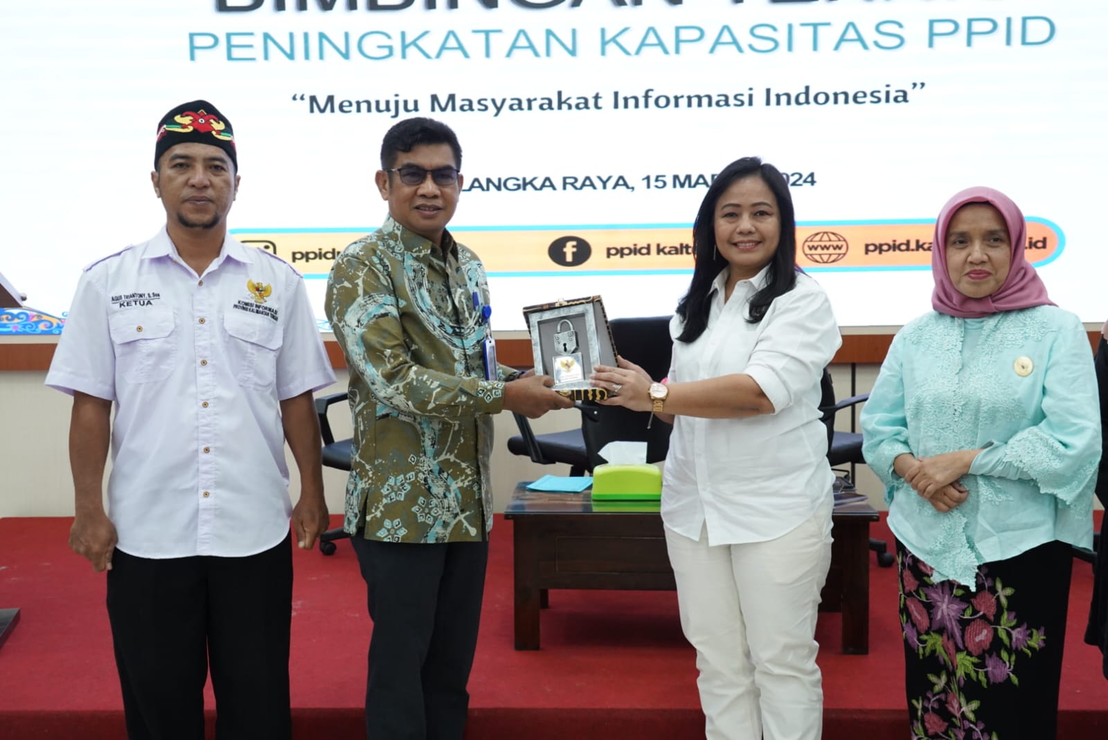 Mewakili Sekda Prov. Kalteng, Kadiskominfosantik Buka Bimtek Peningkatan Kapasitas PPID Kalteng