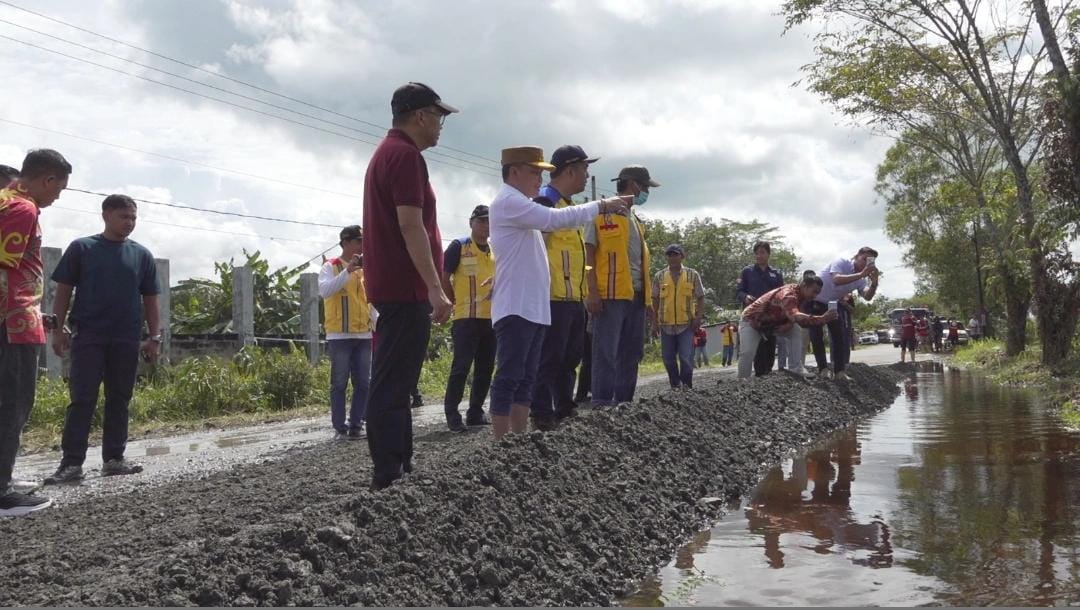 Pastikan Kelancaran Mudik, Gubernur Agustiar Sabran Tinjau Jalan Rusak di Lingkar Luar Palangka Raya