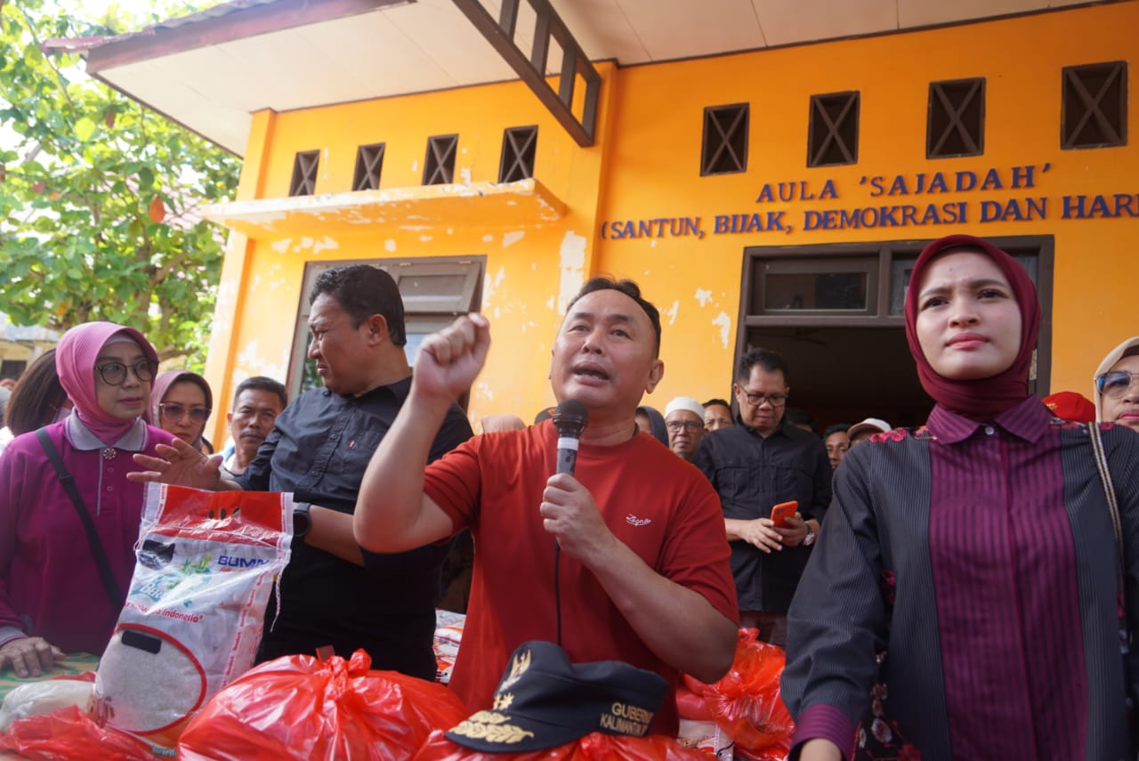 Subsidi Dari Anggota DPR RI Agustiar Sabran dan Wagub Edy Pratowo, Pasar Penyeimbang di Kelurahan Ketapang Kotim, Gratis !!