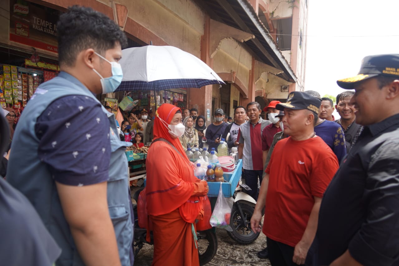 Tekan Laju Inflasi Jelang Idulfitri, Gubernur Sugianto Sabran Sidak Pasar PPM Sampit