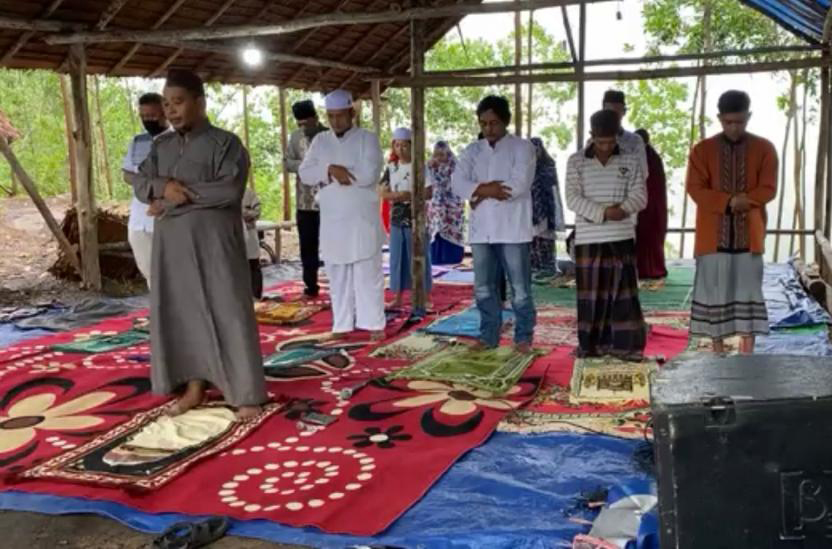 Ikuti Himbauan Pemerintah Putus Mata Rantai Penyebaran Covid-19, Wagub Kalteng Melaksanakan Ibadah Salat Idul Fitri Jauh Dari Keramaian