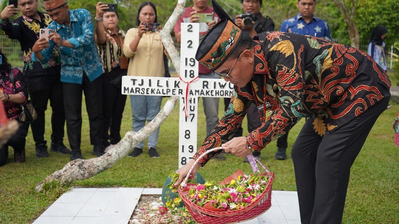 Kadis LH Dampingi Gubernur Kalteng Tabur Bunga, Refleksi 68 Tahun dan Komitmen Lingkungan