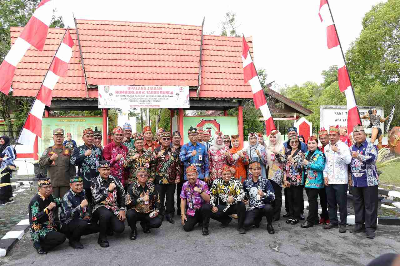 Kepala BKD Hadiri Upacara Ziarah dan Tabur Bunga dalam Rangka Hari Jadi ke-68 Prov. Kalteng