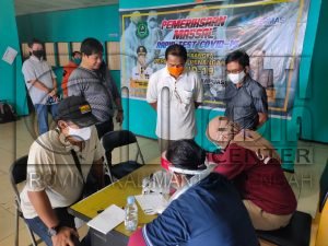 Giliran Pegawai BPBD Kapuas Dirapid Test dan Warga Sekitar