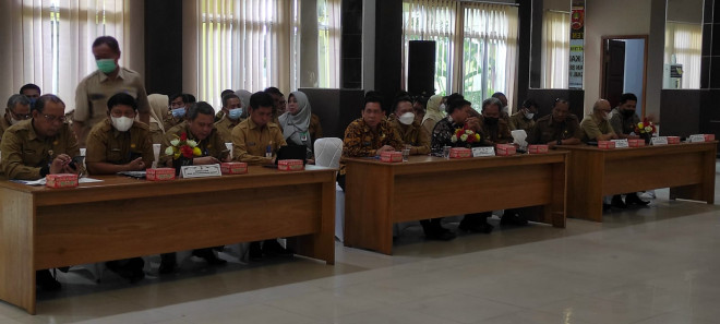 Ratas dengan Wagub Kalteng, Pj Bupati Kobar Sampaikan Realisasi Pendapatan dan Belanja Daerah
