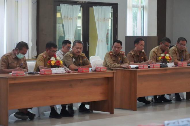Ratas dengan Wagub Kalteng, Pj Bupati Kobar Sampaikan Realisasi Pendapatan dan Belanja Daerah