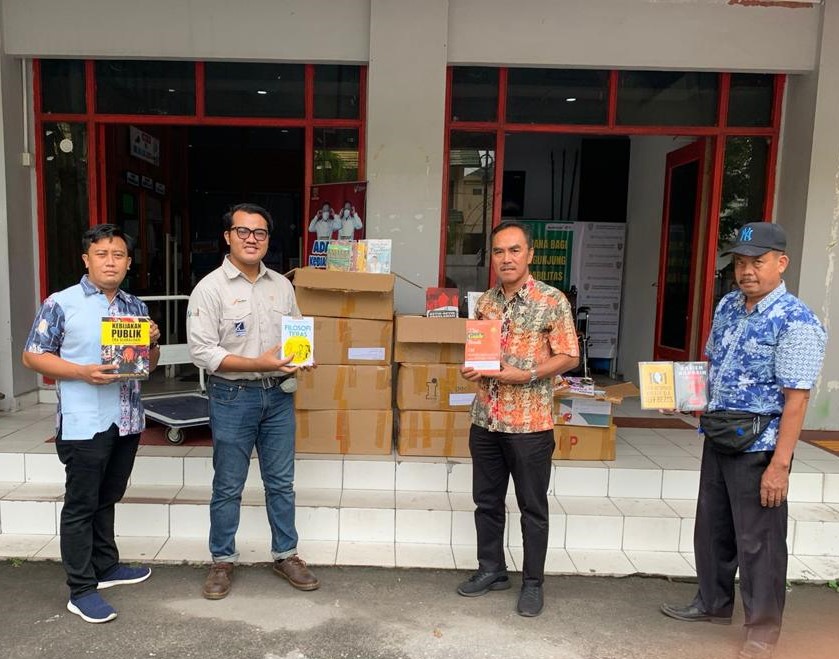Dispursip Prov. Kalteng Terima Bantuan Buku dari PT Tuah Turangga Agung