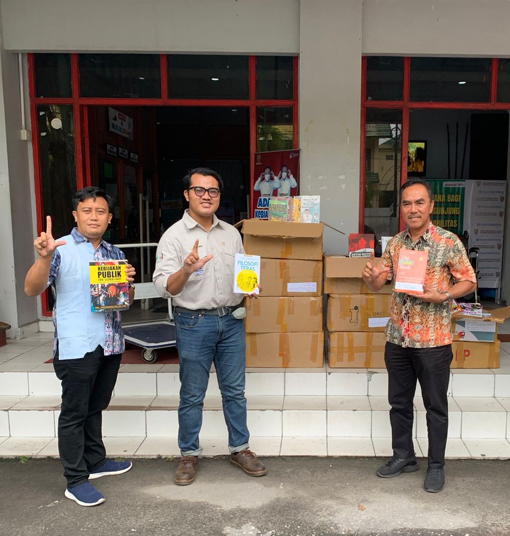 Dispursip Prov. Kalteng Terima Bantuan Buku dari PT Tuah Turangga Agung