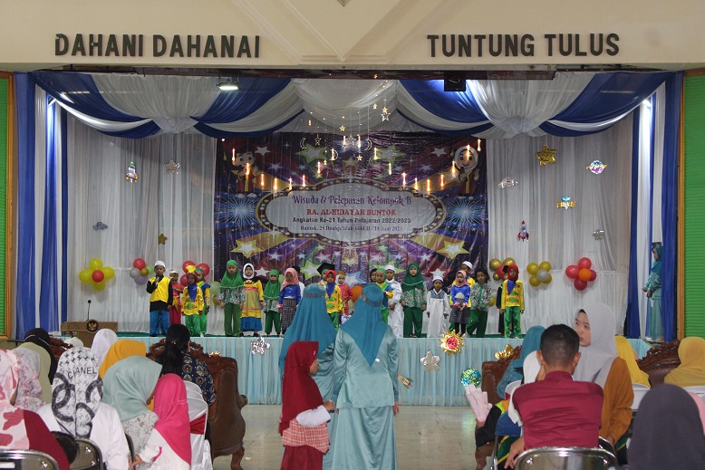 Bunda PAUD Kab Barsel Hadiri Wisuda/Pelepasan Siswa RA Al- Hidayah Buntok