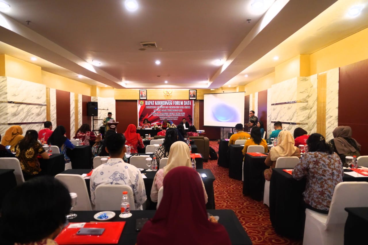 Asisten Pemkesra Katma F. Dirun Buka Rakor Forum Peningkatan Penyajian dan Pemanfaatan Data Gender dan Anak dalam Kelembagaan Data Prov. Kalteng