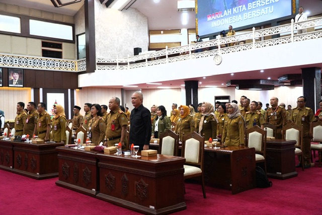 Wagub Edy Pratowo Dengarkan Pemandangan Umum Fraksi Pendukung DPRD Terhadap Tiga Raperda Provinsi Kalteng